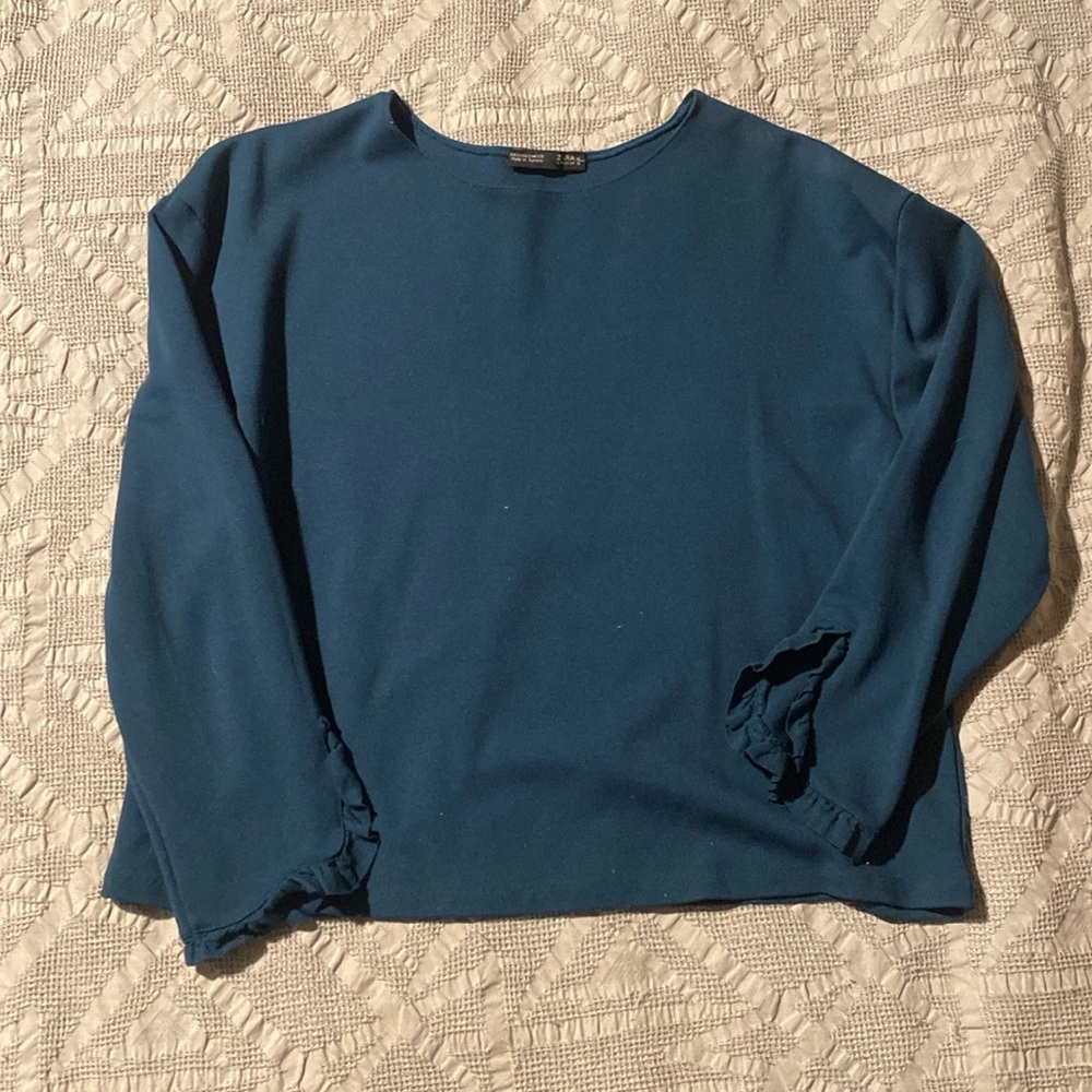 Small cropped top with 3/4 sleeves